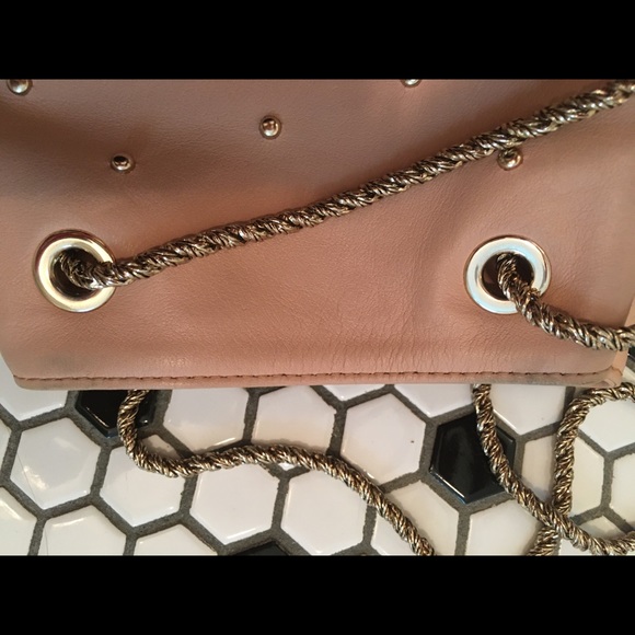 Sézane Hope bag nude/pink with gold studs - Picture 9 of 13